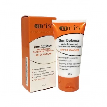 کرم ضد آفتاب بی رنگ اریس SPF30 (فاقد چربی) - Aris Oil Free Sun Defence Cream SPF30